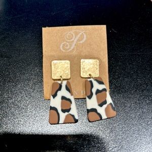Plunder clay leopard stud dangle earrings